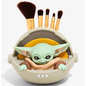 Loungefly Star Wars The Child Makeup Brush Holder